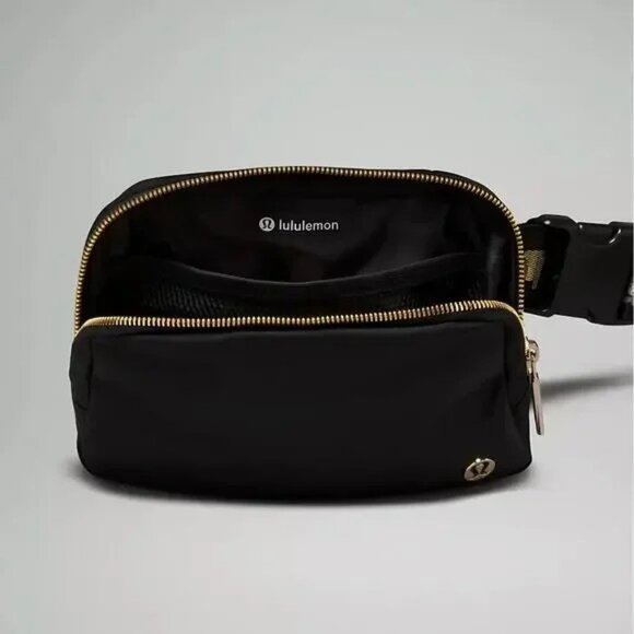 Lululemon Everywhere Crossbody Belt Bag Wordmark Black and Gold Logo - Picture 4 of 4